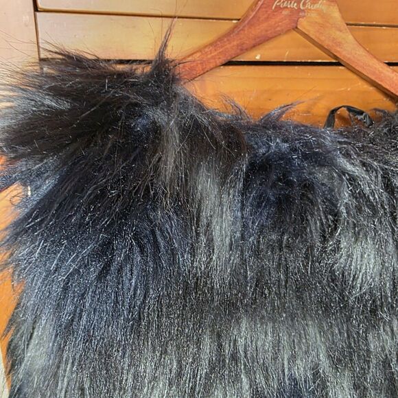 Capsule Faux Fur Vest Size 14 Blue Gray Mobwife Cozy Shaggy Dramatic Bold - Picture 11 of 11